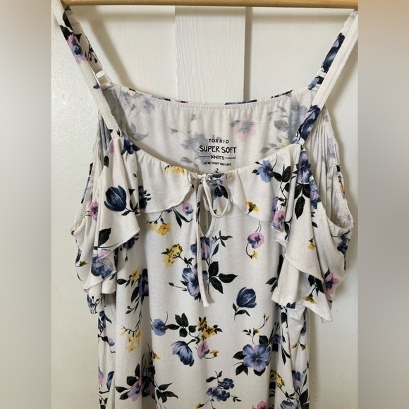 TORRID super soft knits cold shoulder blouse chemise tank top size 2 floral - Picture 5 of 8